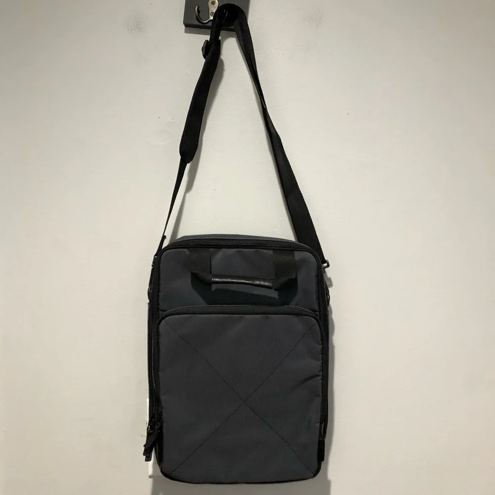 Targus Messenger Style Bag